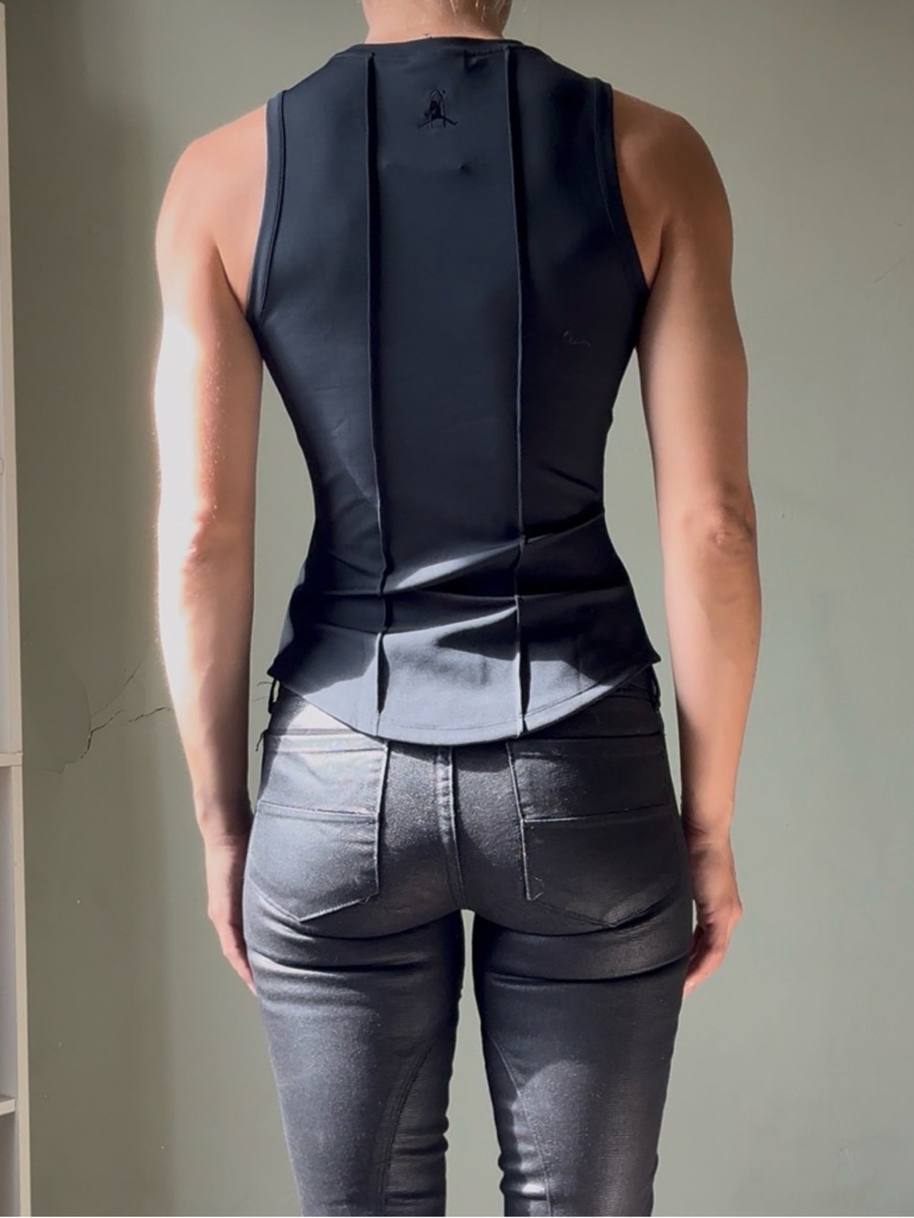 Jordan x Tela Black Ruched Keyhole High-Neck Tank - Picture 4 of 5